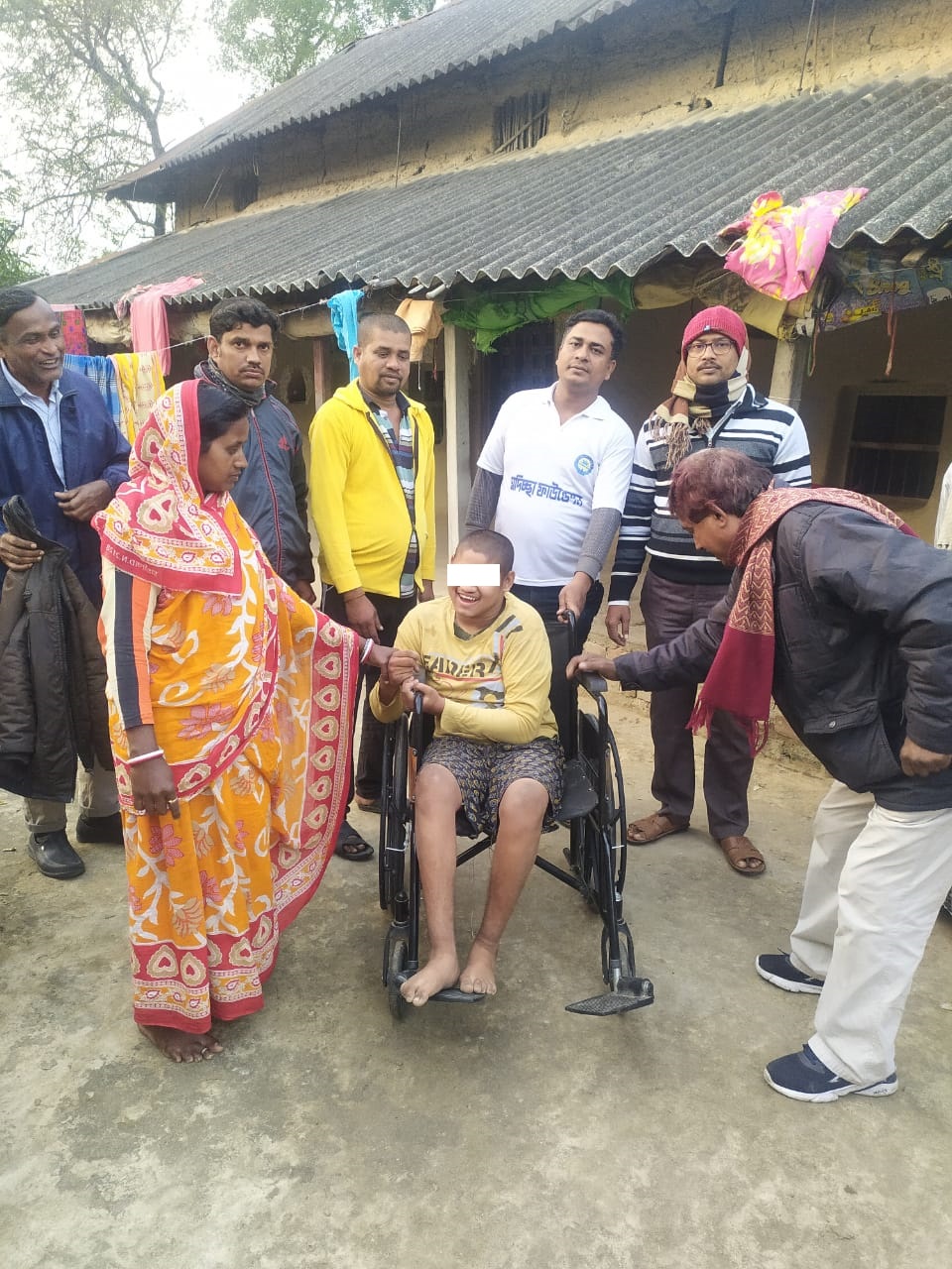 “কারও মুখে হাসি ফোটানোর কারণ হয়ে উঠুন।”
