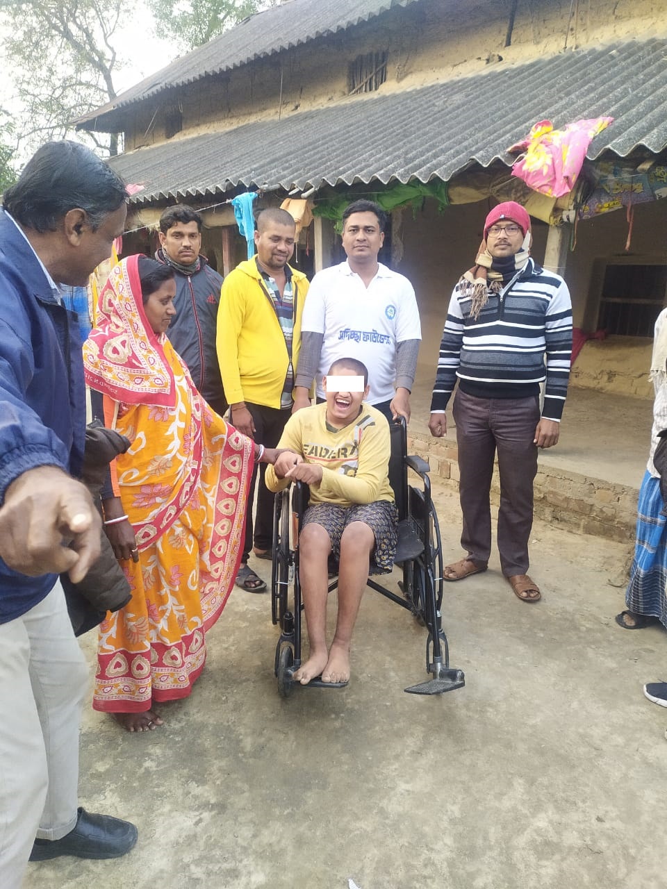 “এই একটুখানি হাসির জন্য, আমরা আরও একটু চেষ্টা করতেই পারি।”