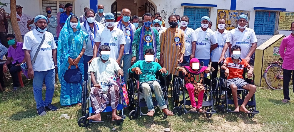 “৪টি হুইলচেয়ার নয়, ৪টি পরিবারের মুখে হাসি ফিরিয়ে দেওয়ার ছোট্ট প্রচেষ্টা।”